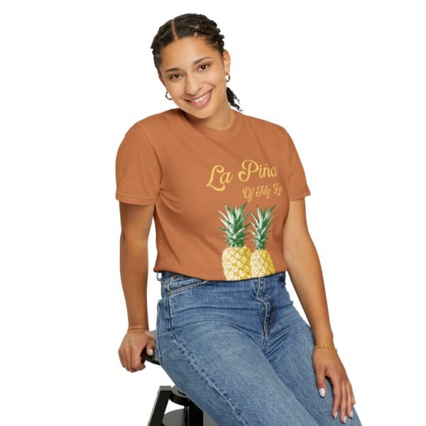 20260703231353-1f17734d-b86f-6cac-90cf-8e561a7feb08.jpg La Piña of My Eye Shirt | Funny Spanglish Pineapple Tee | Retro Tropical Graphic T-Shirt | Latina Gift | Bilingual Humor